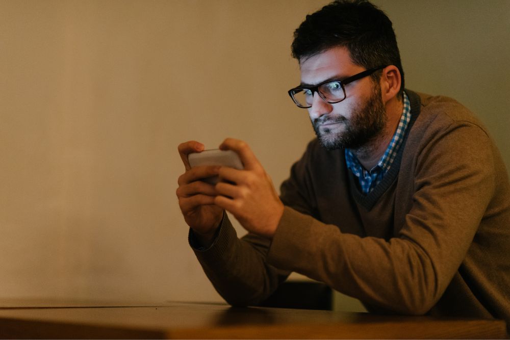 How Does Blue Light Affect Your Retina?